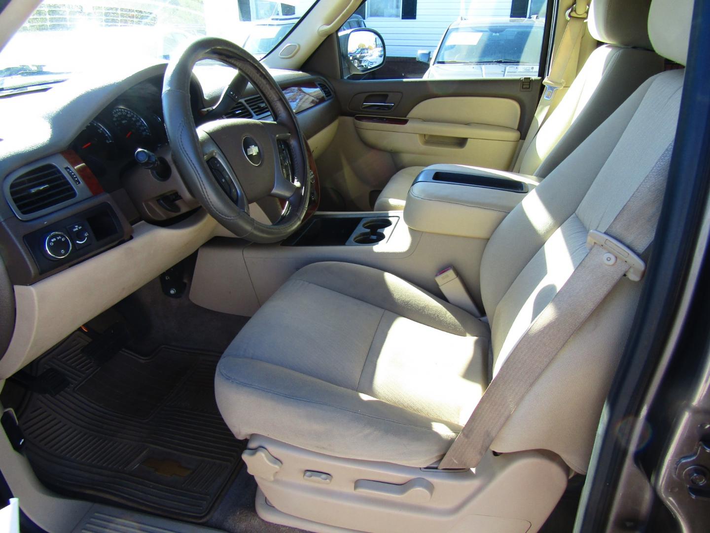 2012 Brown /Tan Chevrolet Tahoe (1GNSCAE07CR) , Automatic transmission, located at 15016 S Hwy 231, Midland City, AL, 36350, (334) 983-3001, 31.306210, -85.495277 - Photo#3